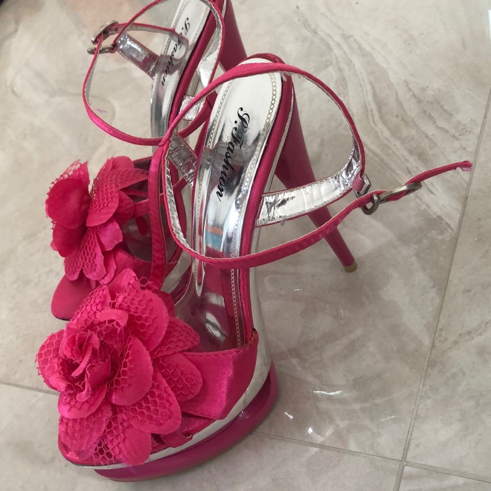 Brand new never used flower pink heels
